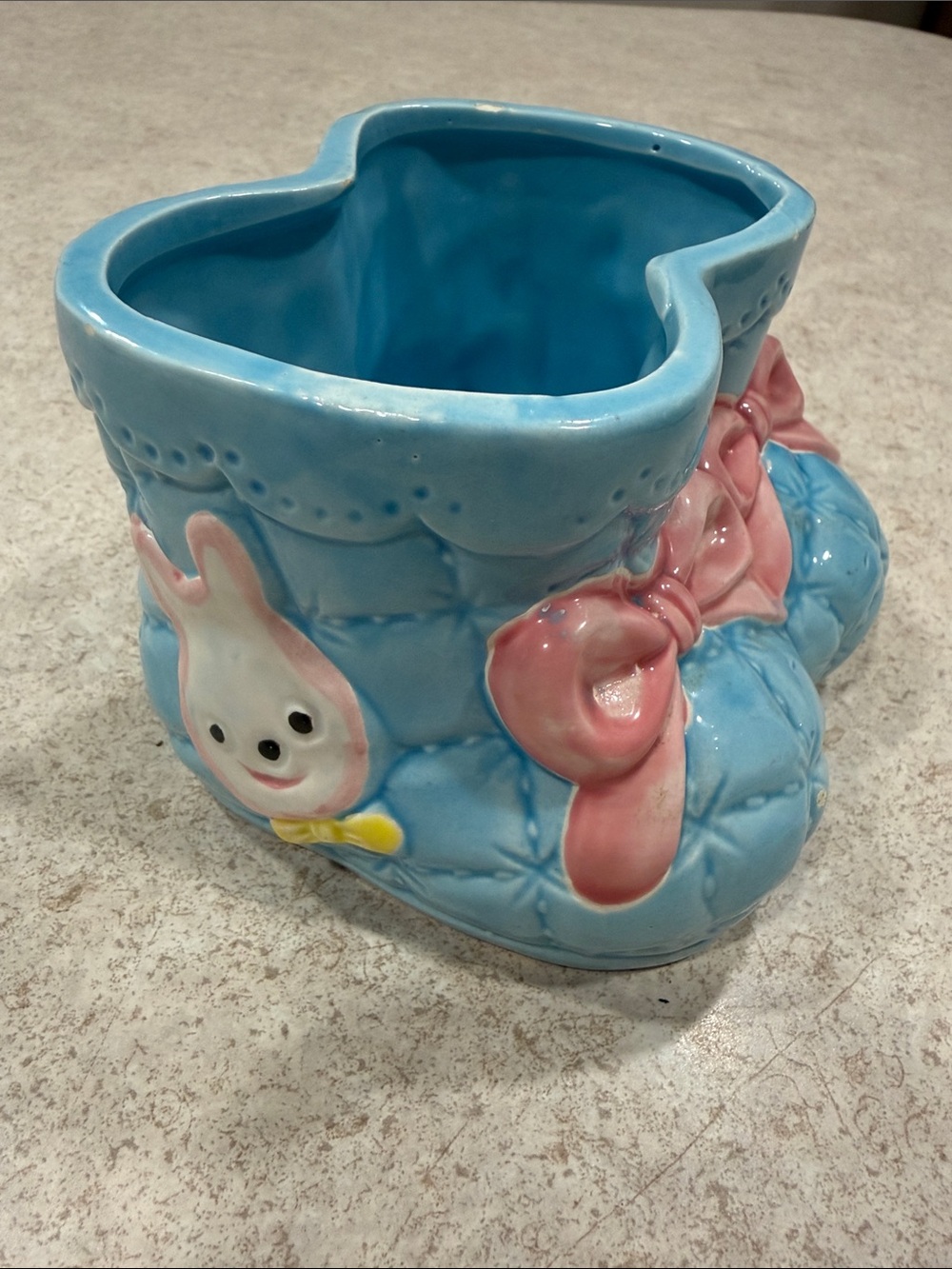 VINTAGE NANCY PEW 1960-70’s KITSCH BABY BLUE BOOTIES & PINK BOWS/RABBITS PLANTER